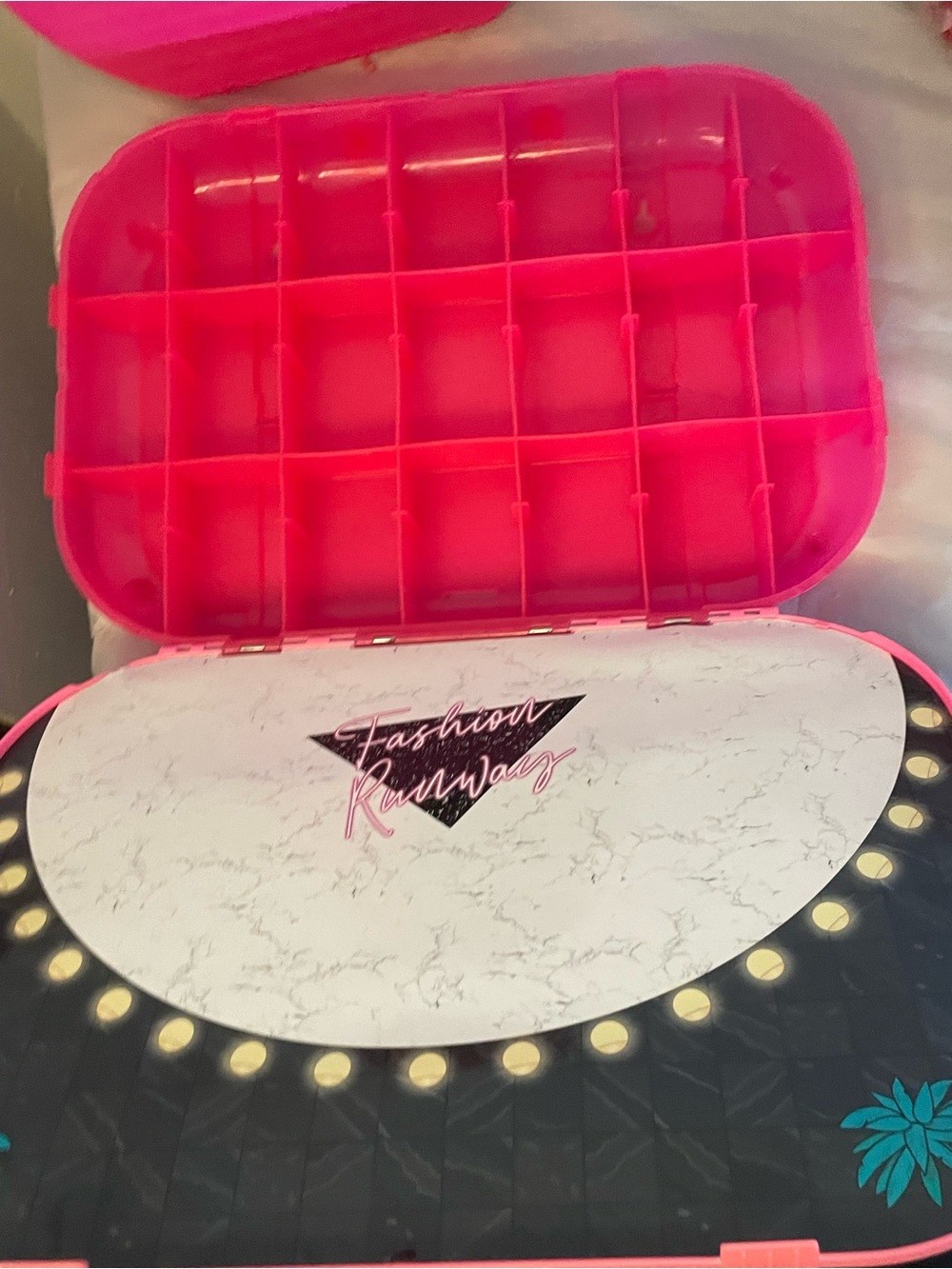 L.O.L. Surprise! Doll Carry Case with Pink and Black Dolls - Picture 6 of 7